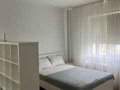 Berceni, Piata Sudului, Oltenitei, bloc reabilitat, parcare